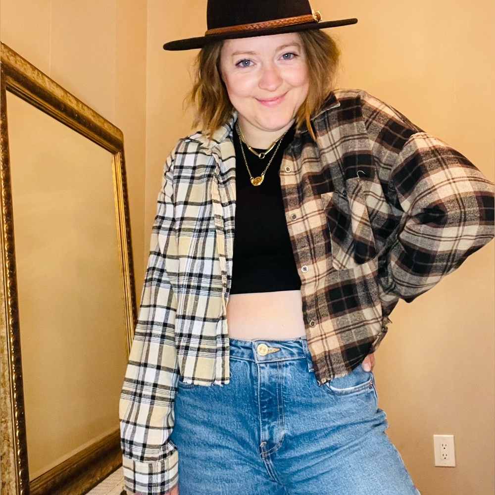3/$25 🖤 Two Tone Cropped Flannel LIKE NEWSize: MediumBrand: No Comment